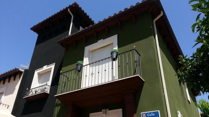 Fachada protegida con corcho proyectado
