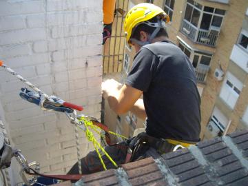 Trabajos de impermeabilizacion en fachada de Granada