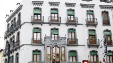 Resultado trabajos de impermeabilización y rehabilitación de fachadas en edificio de Granada