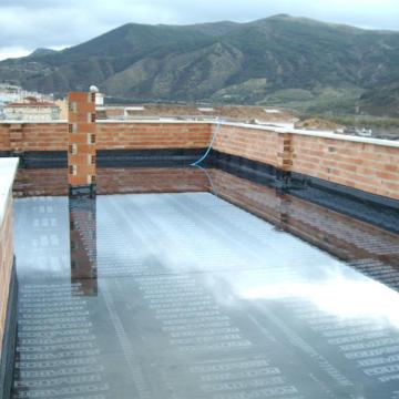 Prueba de impermeabilización de cubierta con agua en Granada