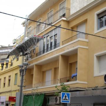 Reparaciones de fachadas con elevador en Granada